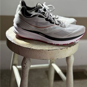 Saucony Athletic Shoes White and Black with Cushioned Sole
